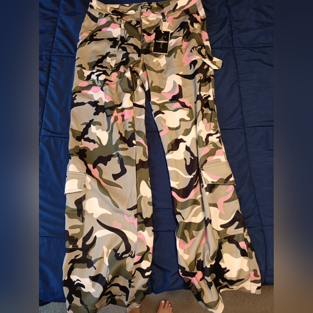 Flamingals camo pants